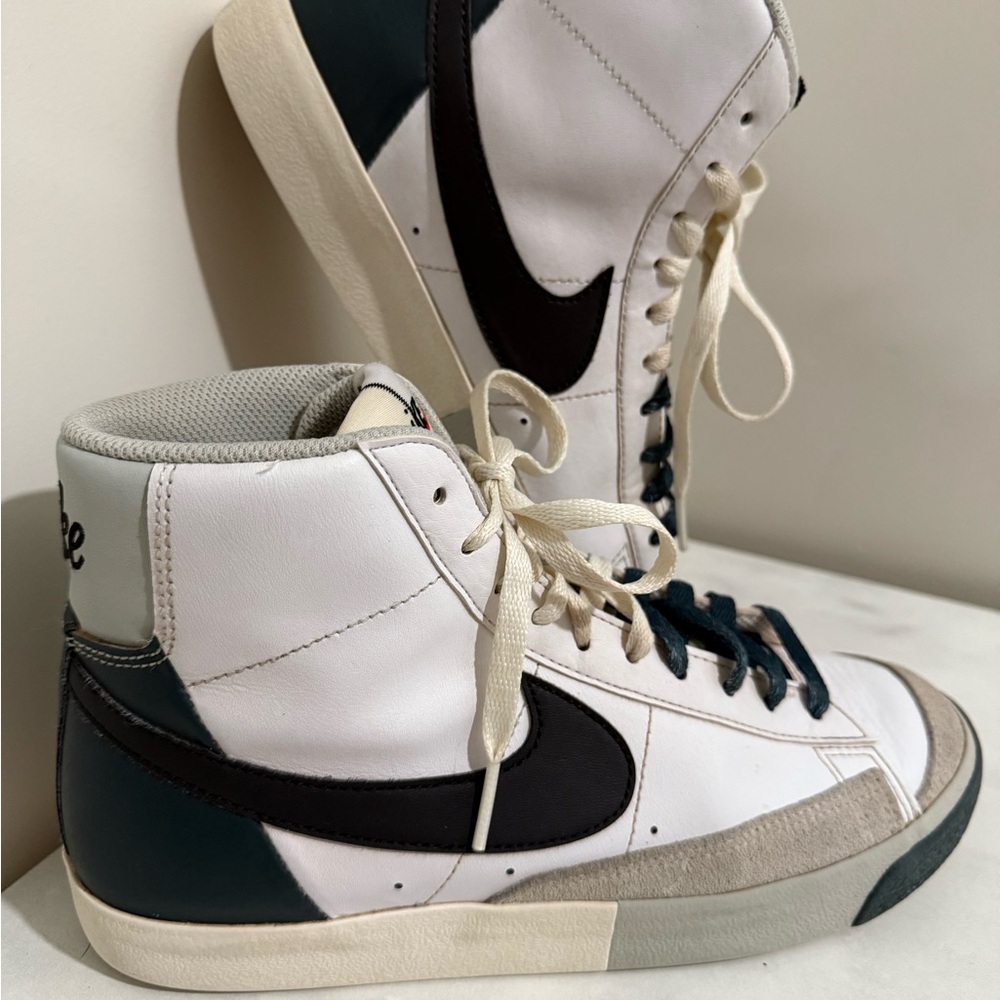 Nike blazer mid 77’ black white and green